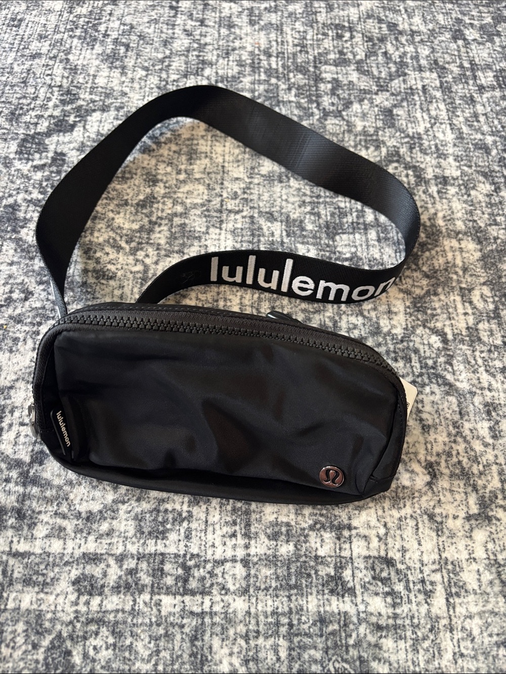 NEW Lululemon Unisex Everywhere 1L Belt Bag - one size - black/white